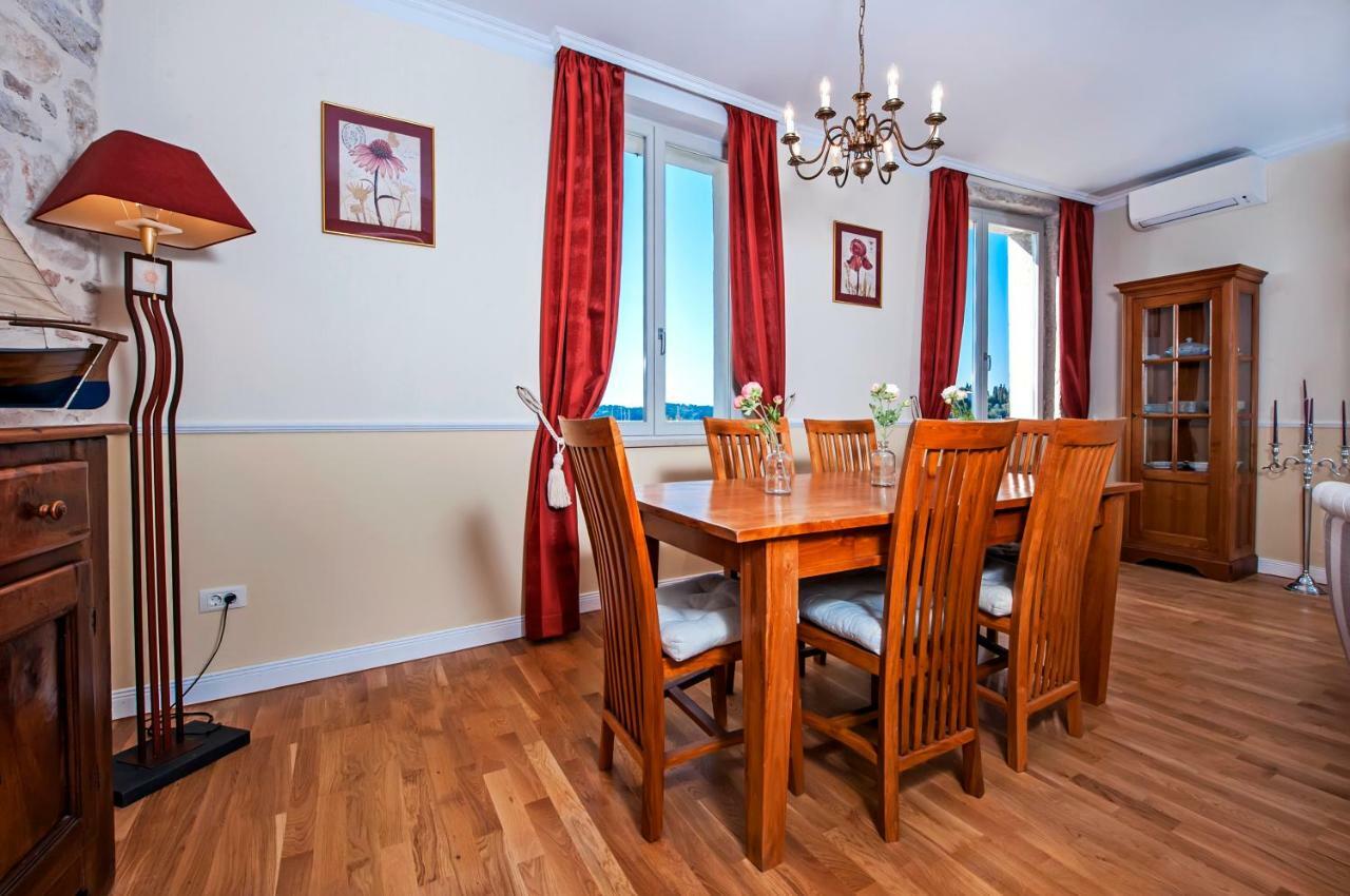 Adriatic Royal Sea View Apartment Ровінь Екстер'єр фото