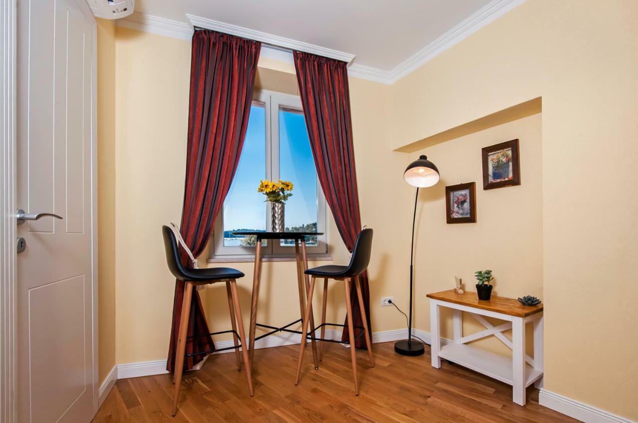Adriatic Royal Sea View Apartment Ровінь Екстер'єр фото