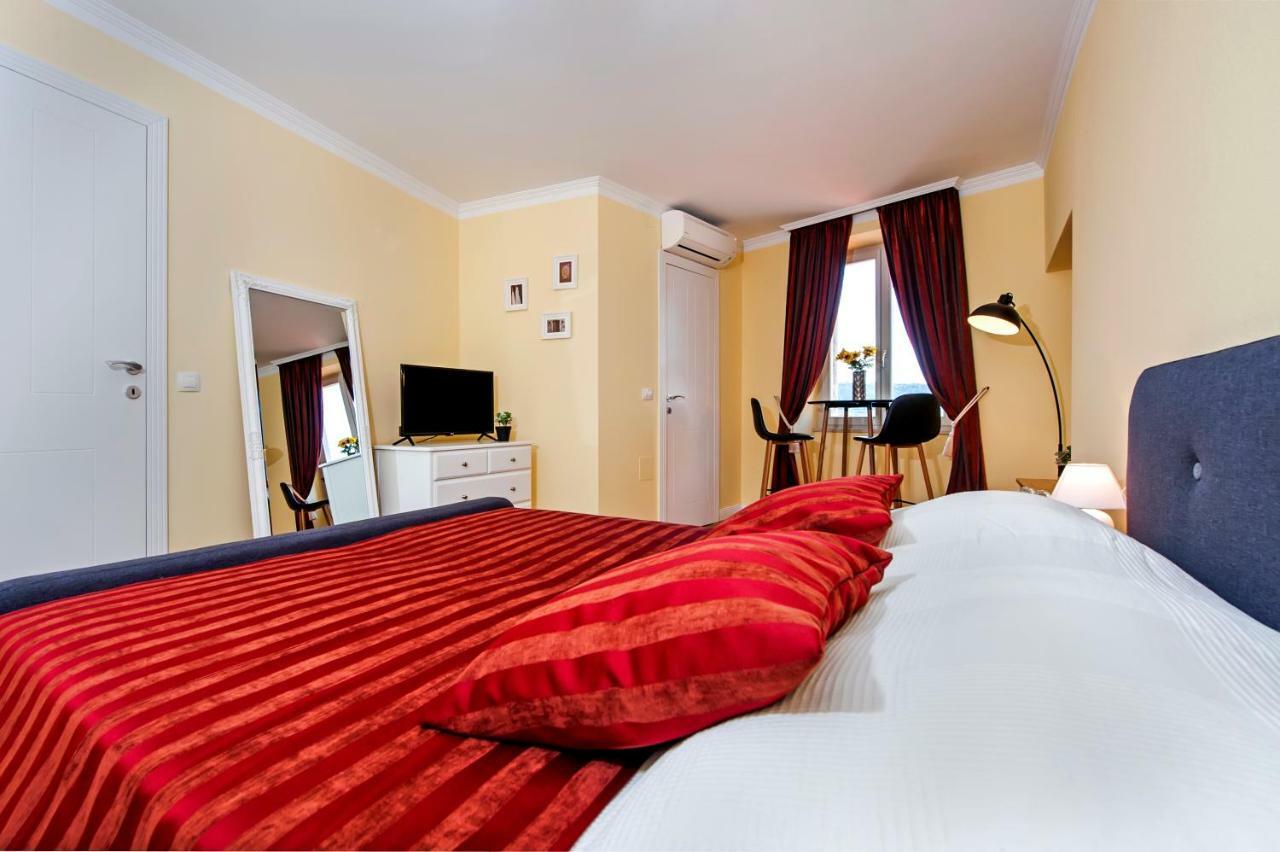 Adriatic Royal Sea View Apartment Ровінь Екстер'єр фото