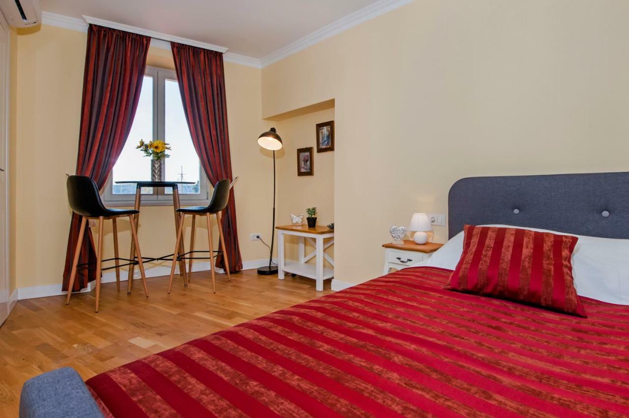 Adriatic Royal Sea View Apartment Ровінь Екстер'єр фото