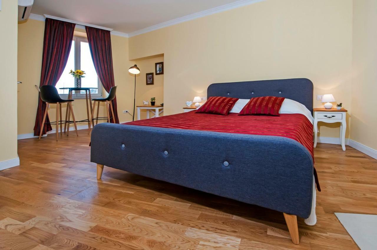 Adriatic Royal Sea View Apartment Ровінь Екстер'єр фото