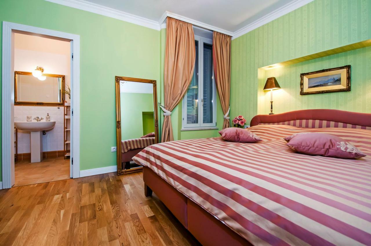 Adriatic Royal Sea View Apartment Ровінь Екстер'єр фото
